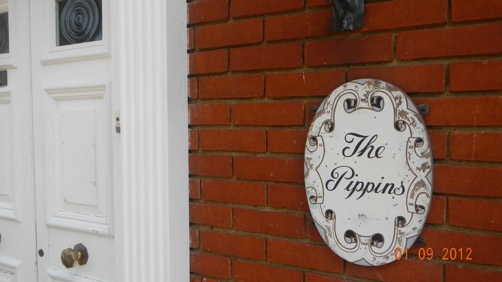 B&B The Pippins Sandy Exterior photo